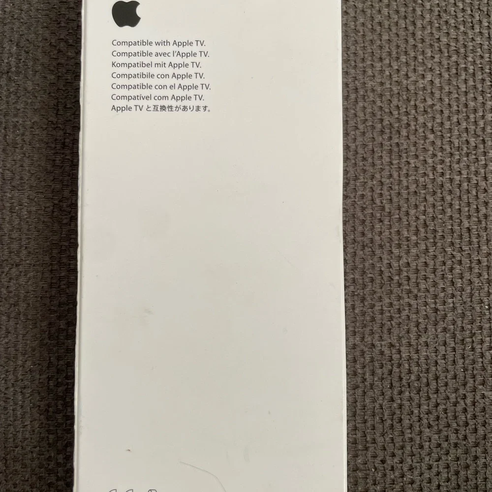 Apple White Remote Control - Picture 5 of 6